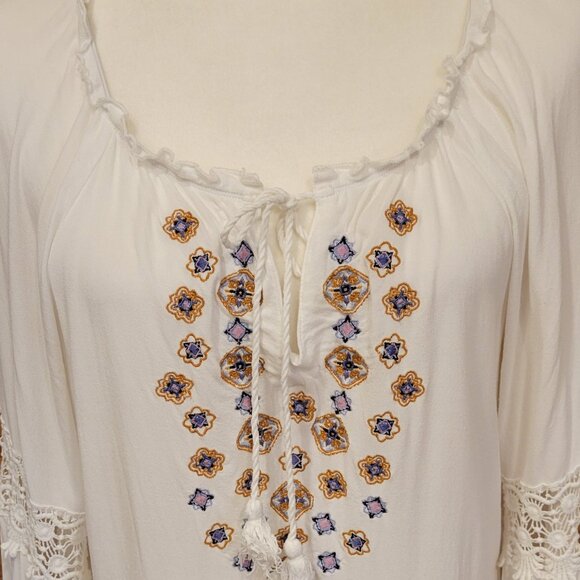 Democracy Embroidered Ivory Gauzy Bohemian Peasant Top with Bell Sleeves Sz L - Picture 9 of 14